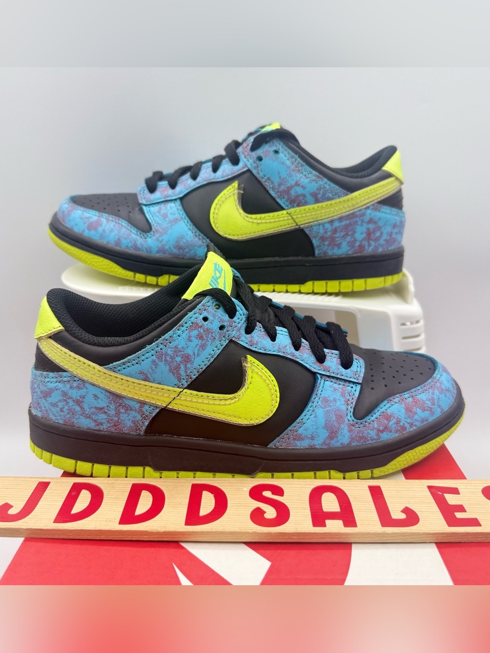 Nike Dunk Low SE Acid Wash Baltic Blue Volt DV1694-900 GS Sz 5Y
Comes with Box